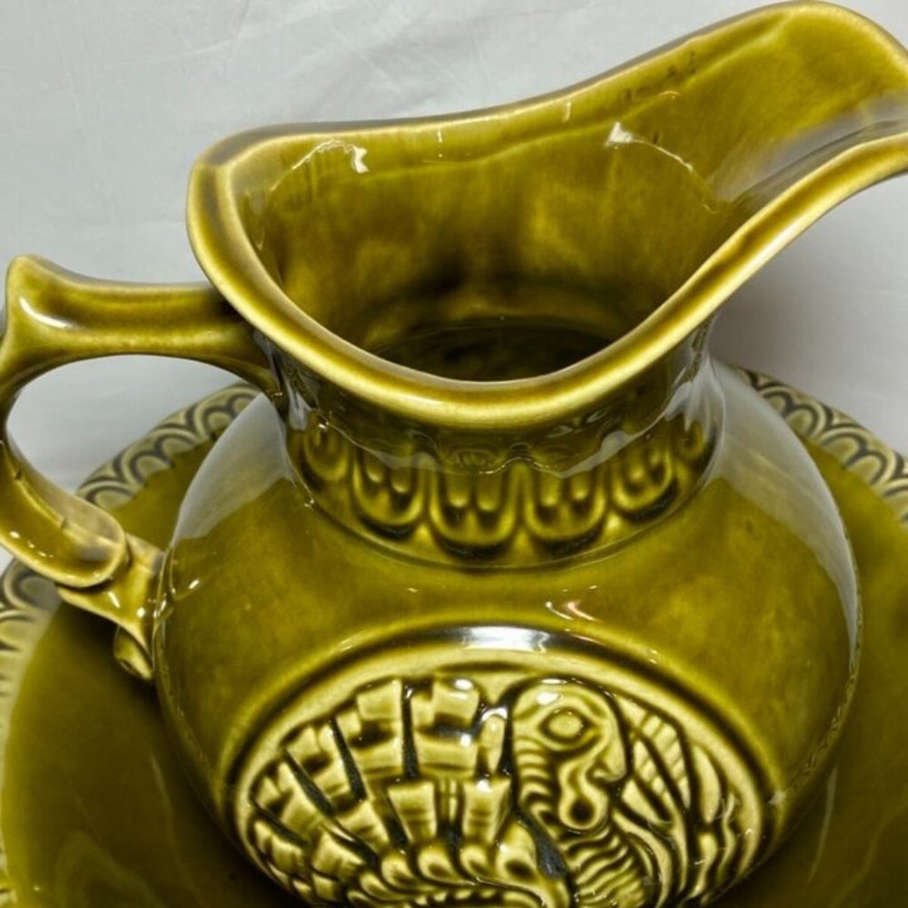 MCM McCoy Pottery #7516 Green Turkey Pitcher w/Bowl Set Embossed 1968 Vintage - Picture 3 of 12